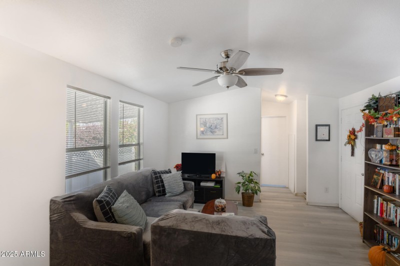 1635 E Libby-8