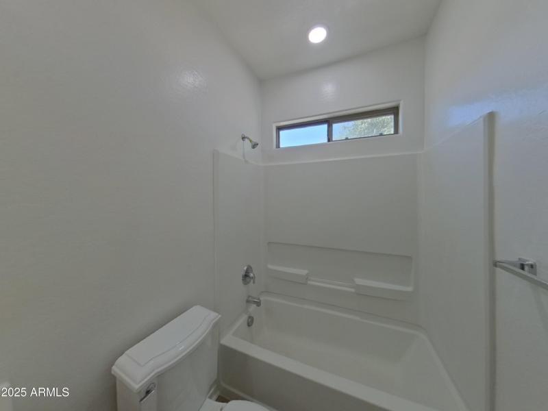 12_pc_5XlRcylgIQ_V0T3wxsqPv_layout_0