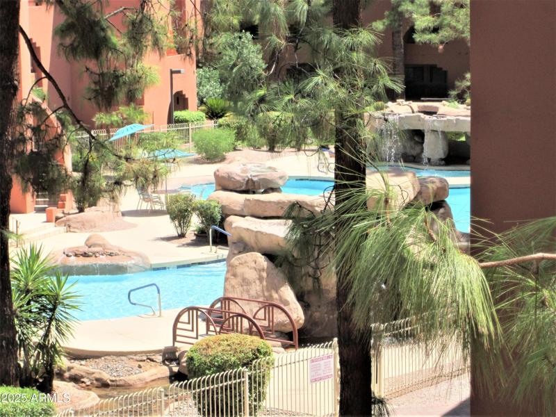 B7 U310 CLOSE UP VIEW OF MAIN POOL