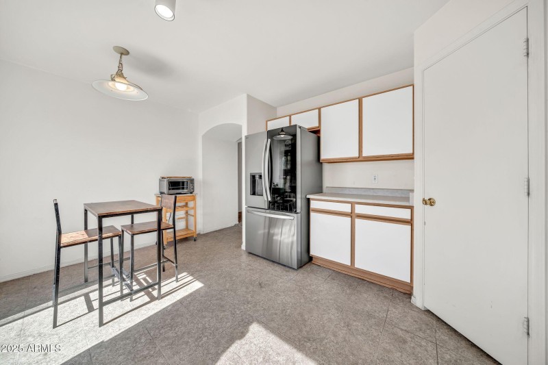 12119 W Dahlia Dr-10