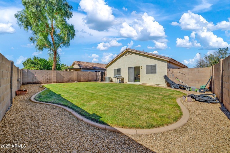 12119 W Dahlia Dr-28