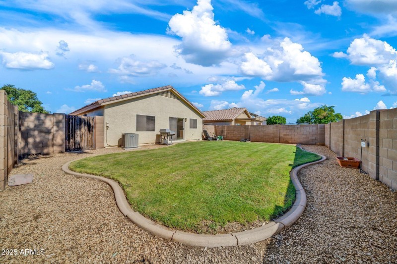 12119 W Dahlia Dr-27