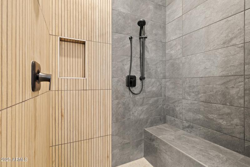 31)PRIMARY BATH DOWN