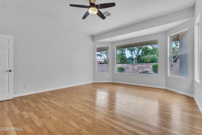 BAY WINDOW-OVERSIZED IN OWNER SUITE