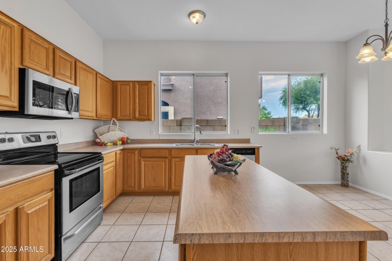 OPEN KITCHEN W/S.APPLIANCES