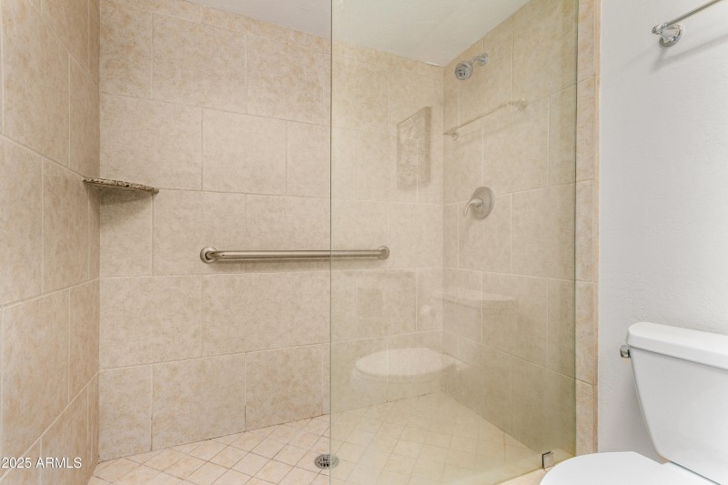 5522 Primary Bath 2