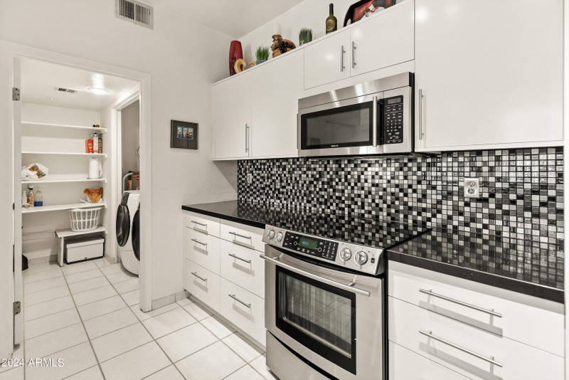 11333 N 92nd St Unit 1021-19 kitchen