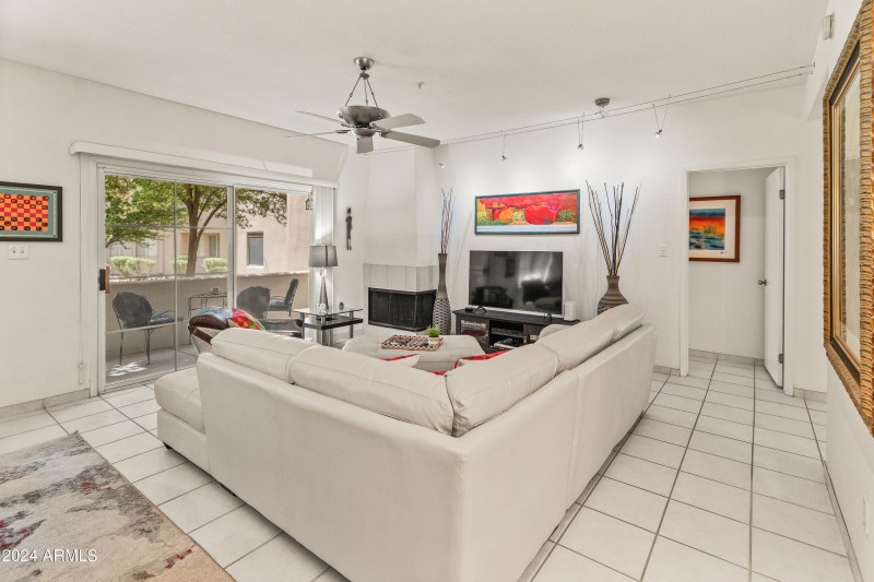 11333 N 92nd St Unit 1021-28 living look