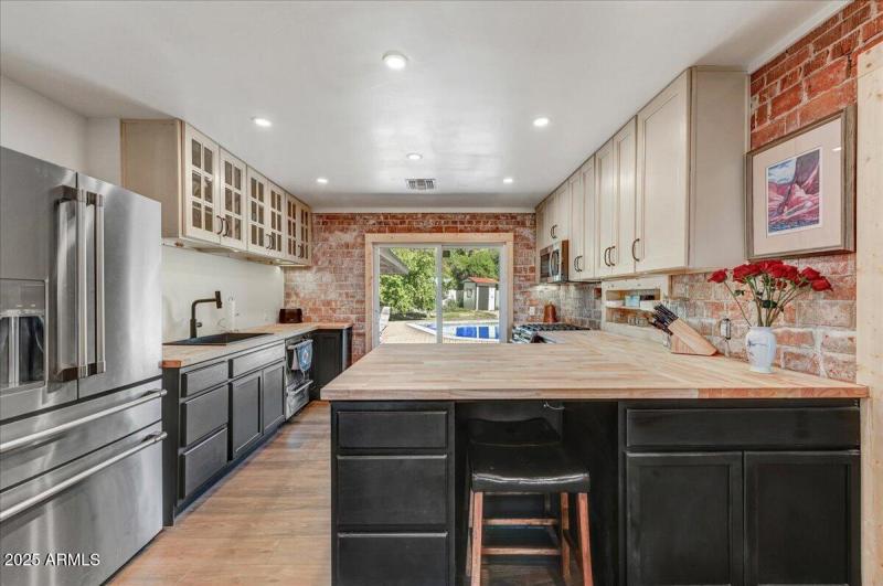 10-Kitchen Sitting