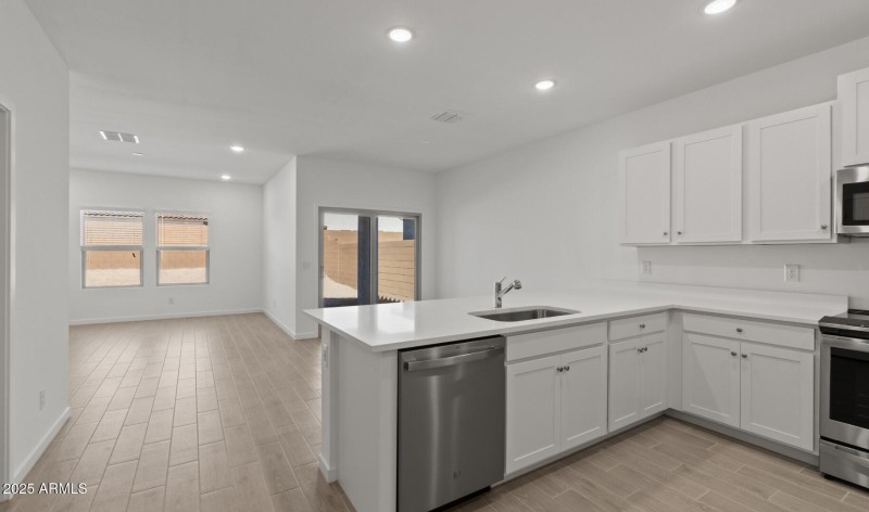 MR Lot #68 Kitchen 4 (Large)