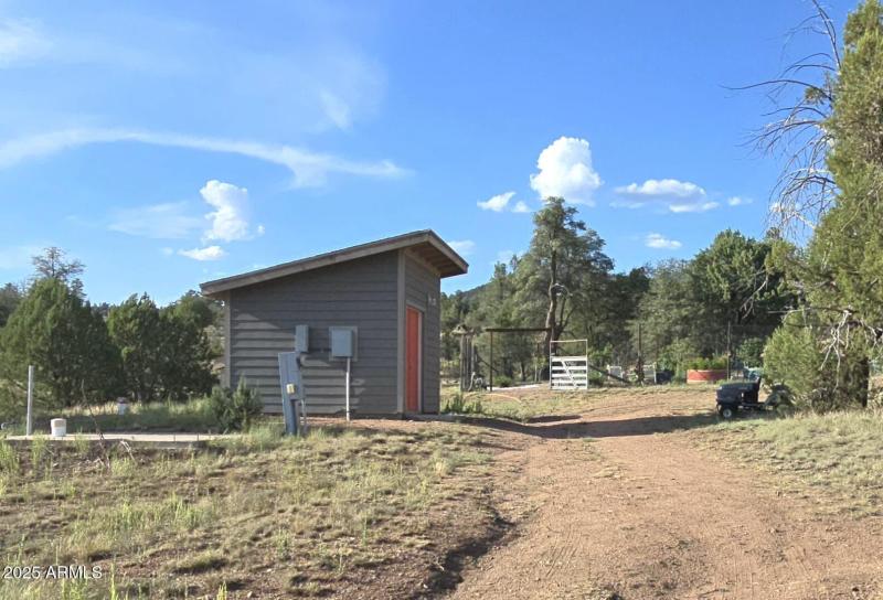 Well Pump Hs S Side twd Garden