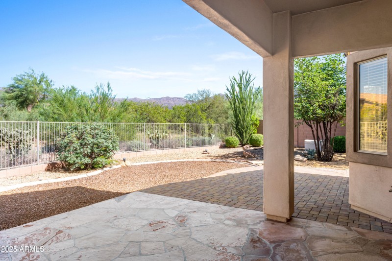 7080-E-Casa-Requena-Drive-36