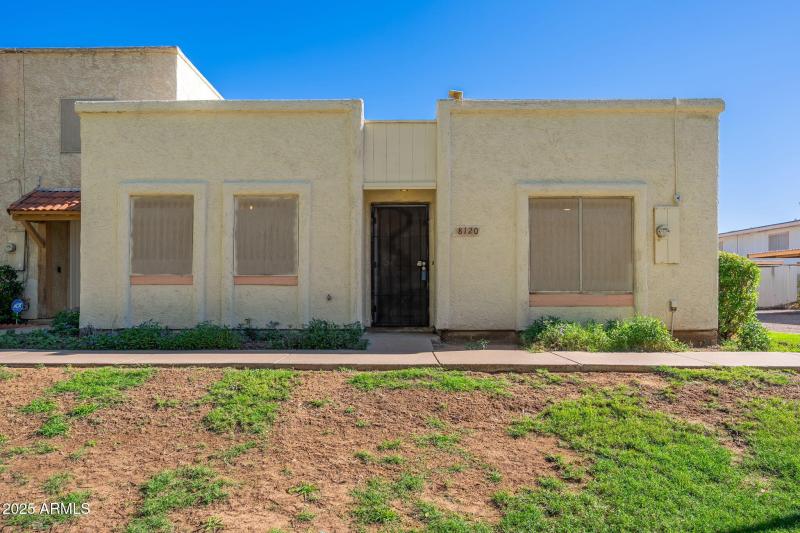 8120 N 32nd Ave - 01