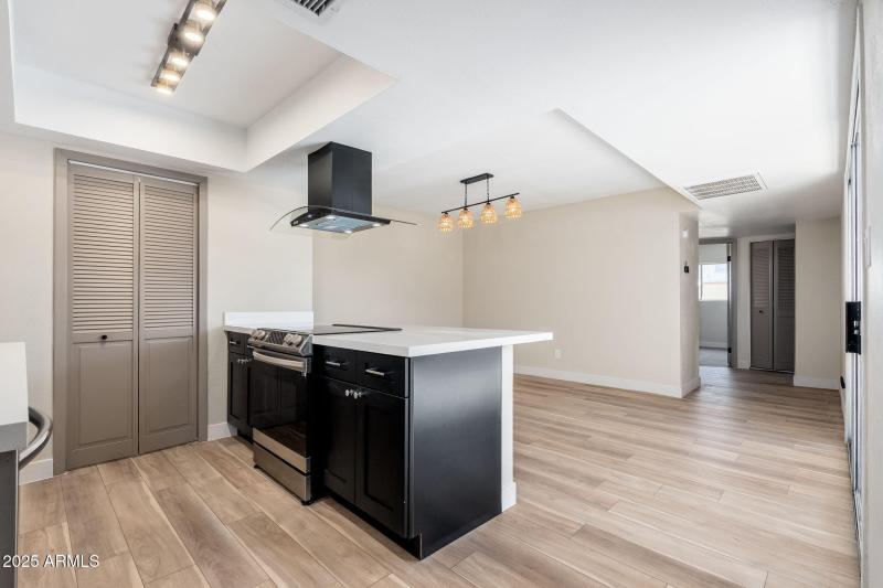 8120 N 32nd Ave - 09