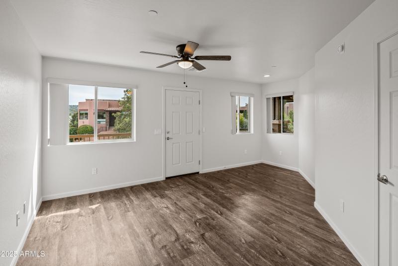 executive 1 bdr living room