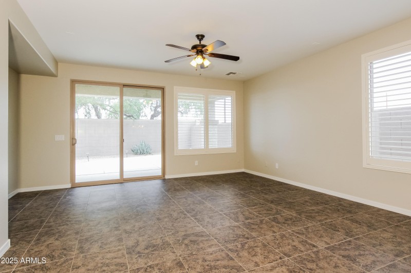 003-photo-living-room-11348128