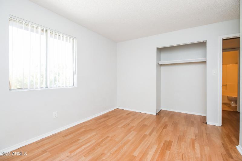 10-photo-Main-Bedroom