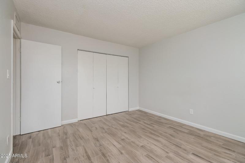 10-photo-Main-Bedroom