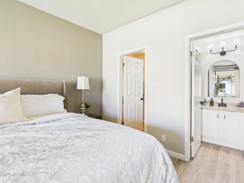 CAM02404G0-PR0150-STILL003