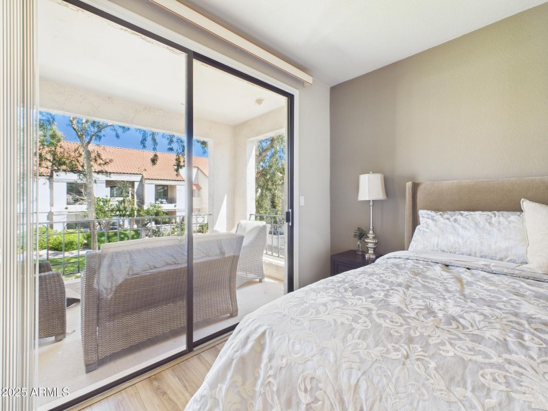 CAM02404G0-PR0150-STILL004