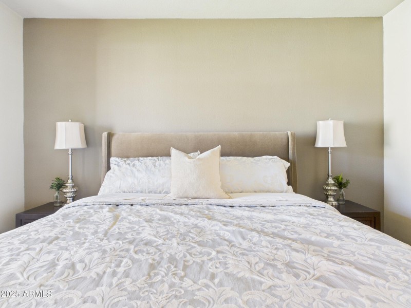 CAM02404G0-PR0150-STILL005