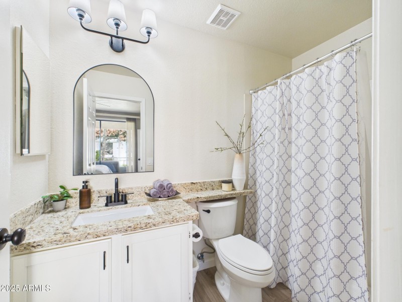 CAM02404G0-PR0150-STILL006