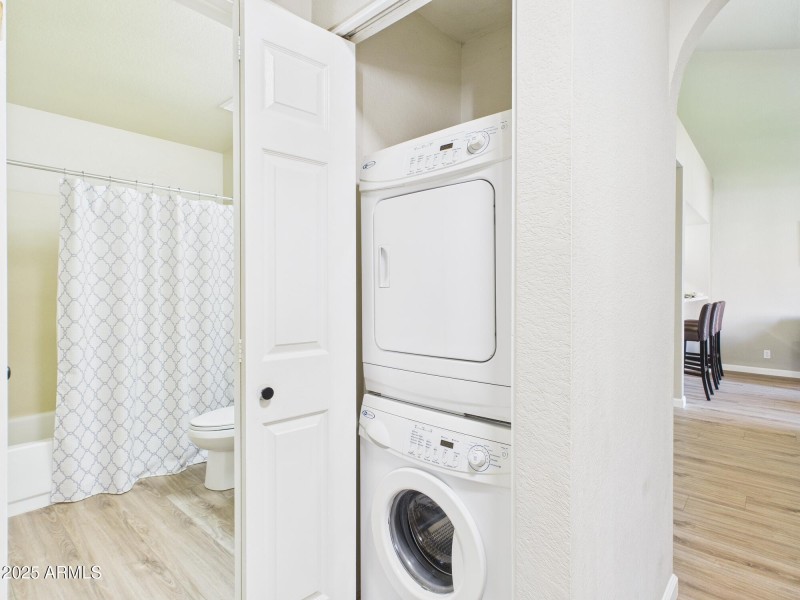 CAM02404G0-PR0150-STILL008