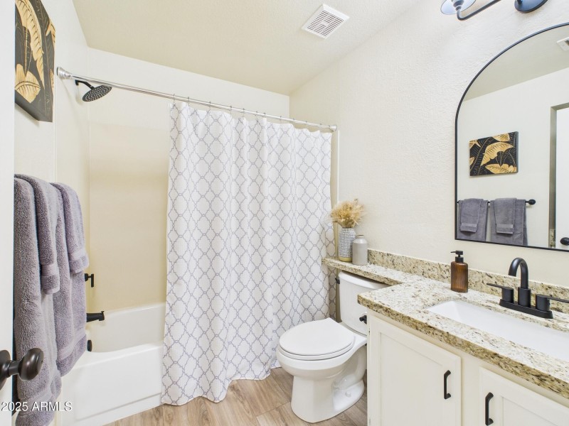 CAM02404G0-PR0150-STILL009