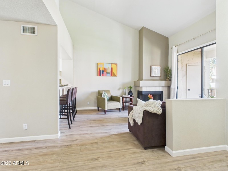 CAM02404G0-PR0150-STILL011