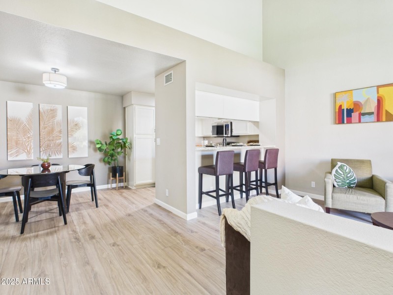 CAM02404G0-PR0150-STILL013