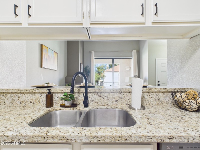 CAM02404G0-PR0150-STILL016