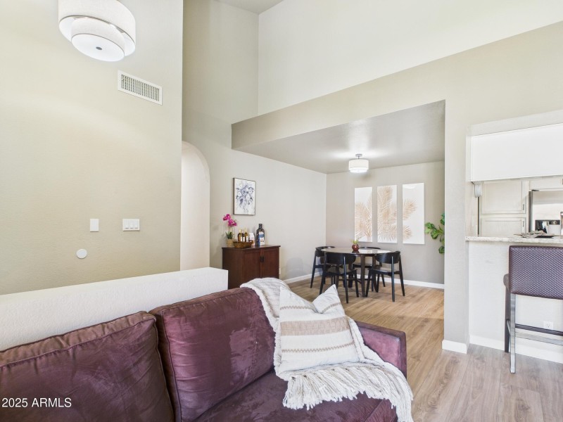 CAM02404G0-PR0150-STILL019