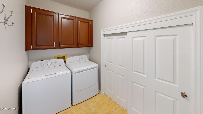 9050-E-Gray-Rd-Laundry