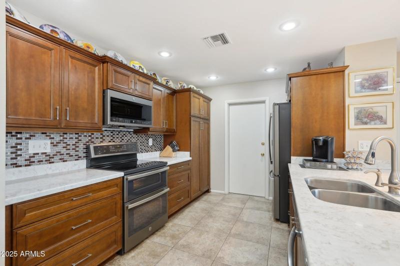 Double Oven & Back Splash