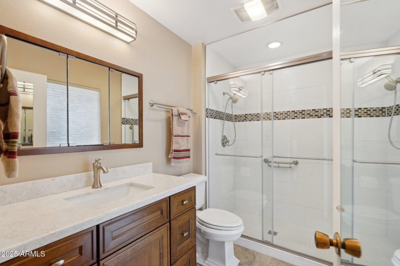 PrimaryBath identical to Guest bath