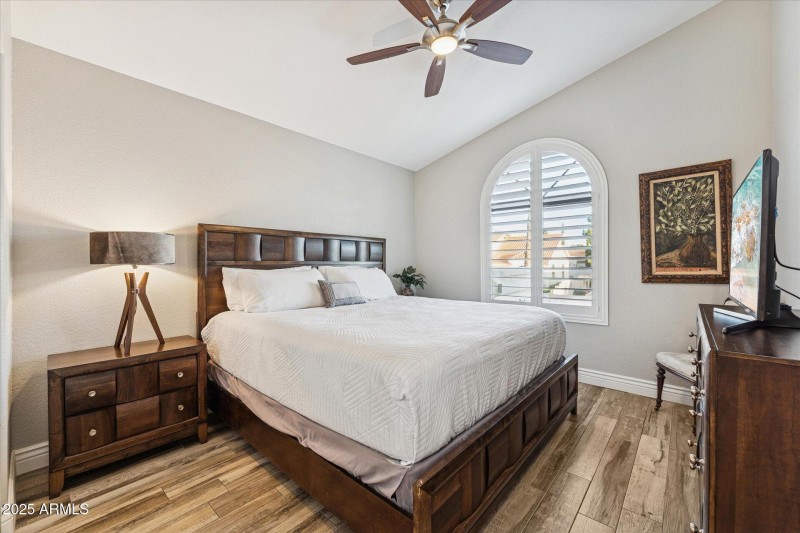 34-033-third-bedroom