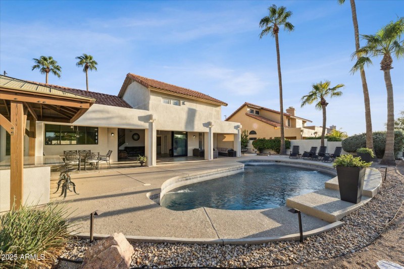 42-041-rear-exterior