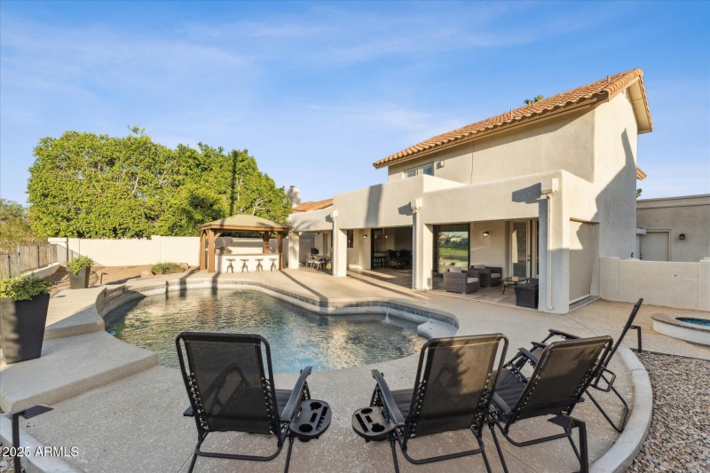 43-042-rear-exterior