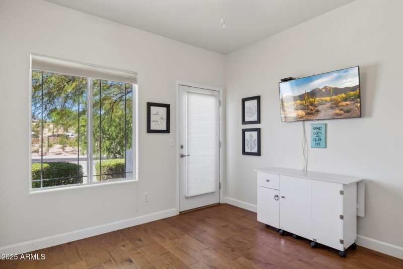 Guest room Access to front Patio