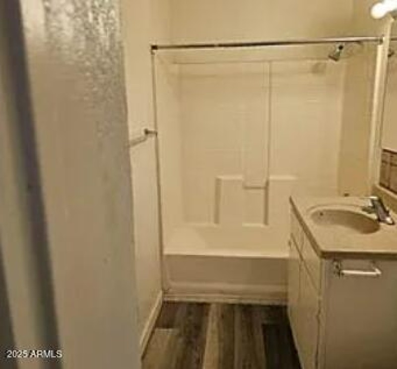 131 W Lindbergh Coolidge bathroom 2