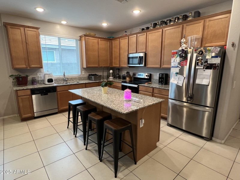 Kitchen w/42" upper Cabinets