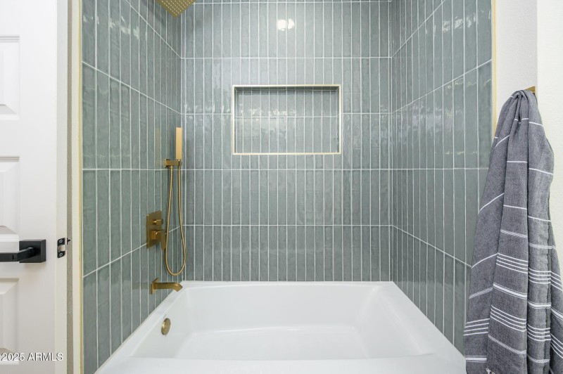 2-web-or-mls-BellaVista-10