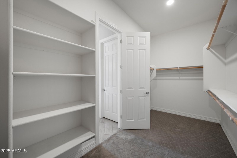 2 walk-in closets