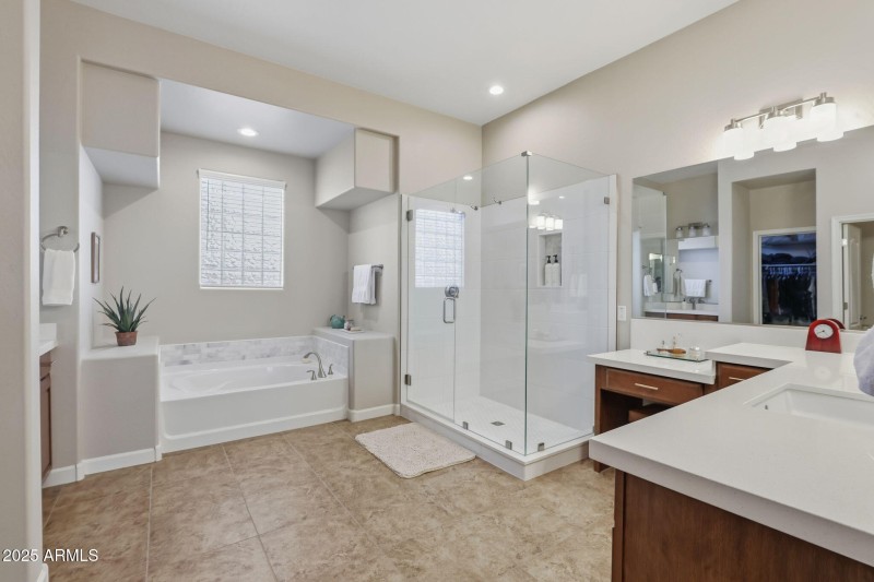 38-web-or-mls-5815 W Straight Arrow Ln P