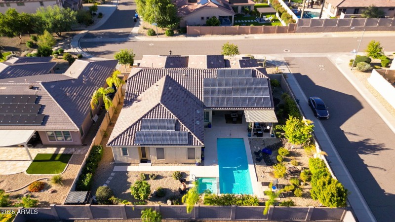 Private Oasis with Mountain Proximity