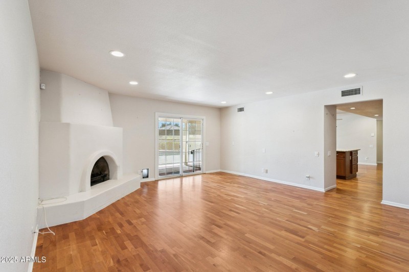 6-web-or-mls-8919-n-80th-pl