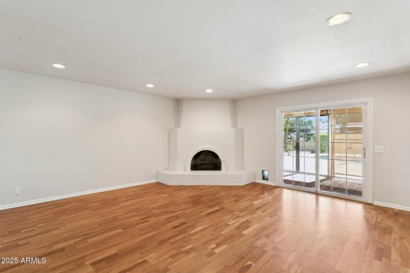 8-web-or-mls-8919-n-80th-pl