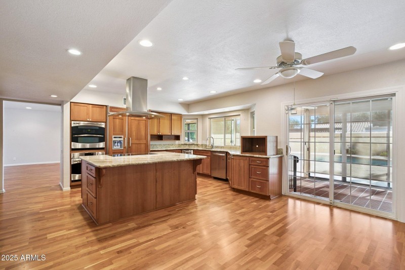 10-web-or-mls-8919-n-80th-pl