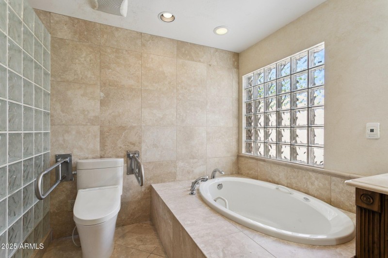 22-web-or-mls-8919-n-80th-pl