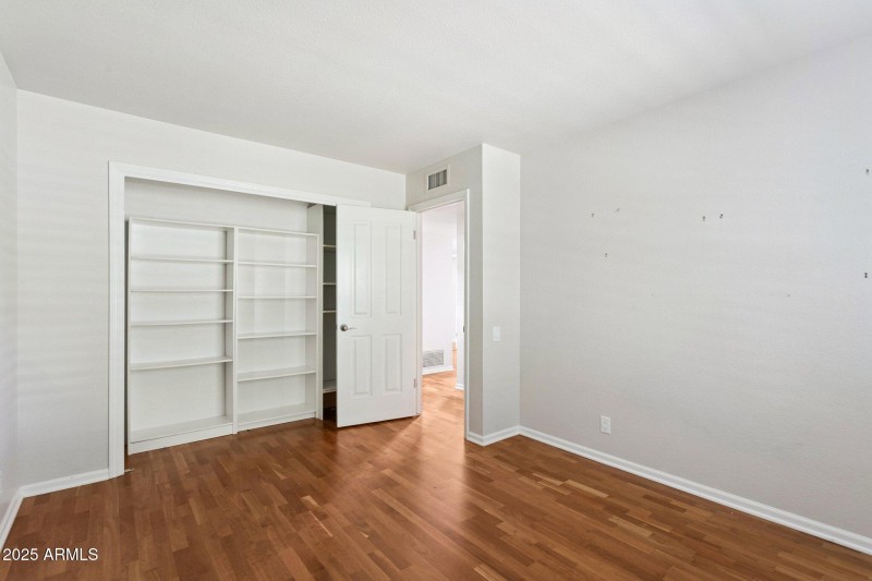 24-web-or-mls-8919-n-80th-pl